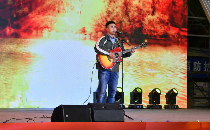 4 ����ѡ�������ݳ������硷.jpg