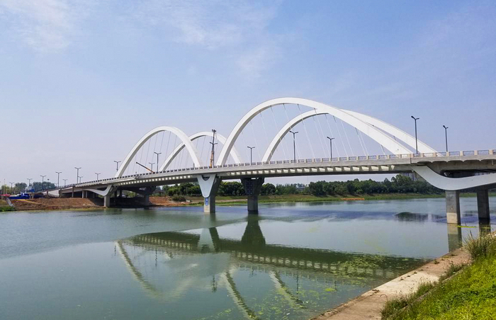 c59f12c6398b5c2380f231b0a9fdfb79 白鹤大桥建成通车.jpg