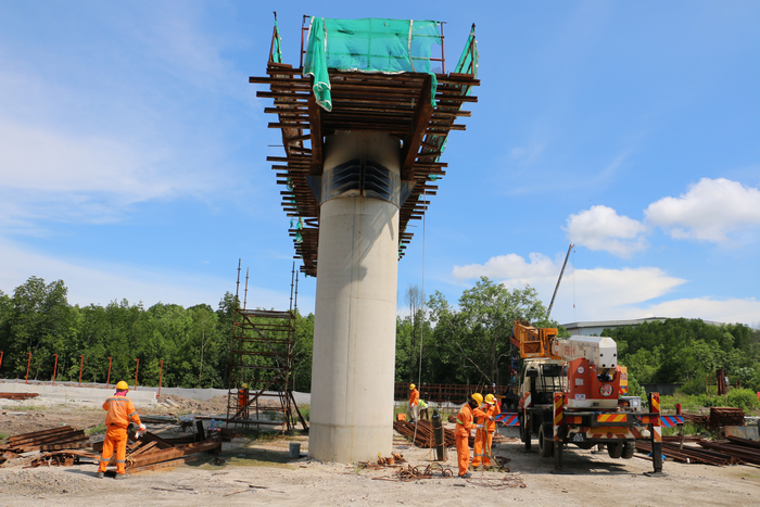 e33133ab01577ea24a92a719b92bb0bf 马来西亚柔佛州蒲莱河大桥项目再复工现场.jpg