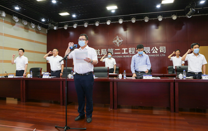 0d1e82fd29c09ff0f5527bfe8ebbe18d 公司总司理姚笛向导员工清静宣誓.jpg