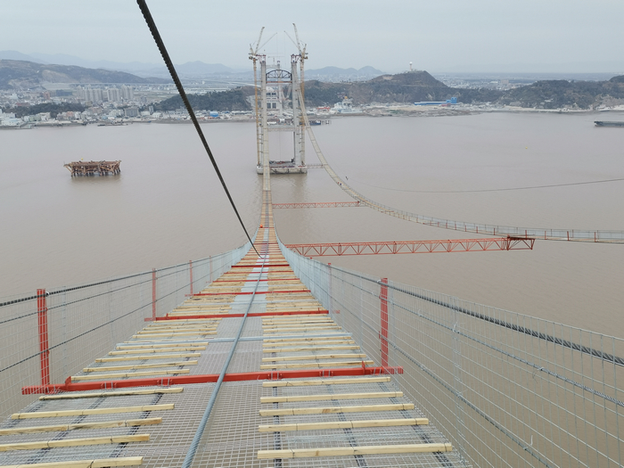 bd78a6bb419450add05327c3b383063f 猫道施工7.jpg