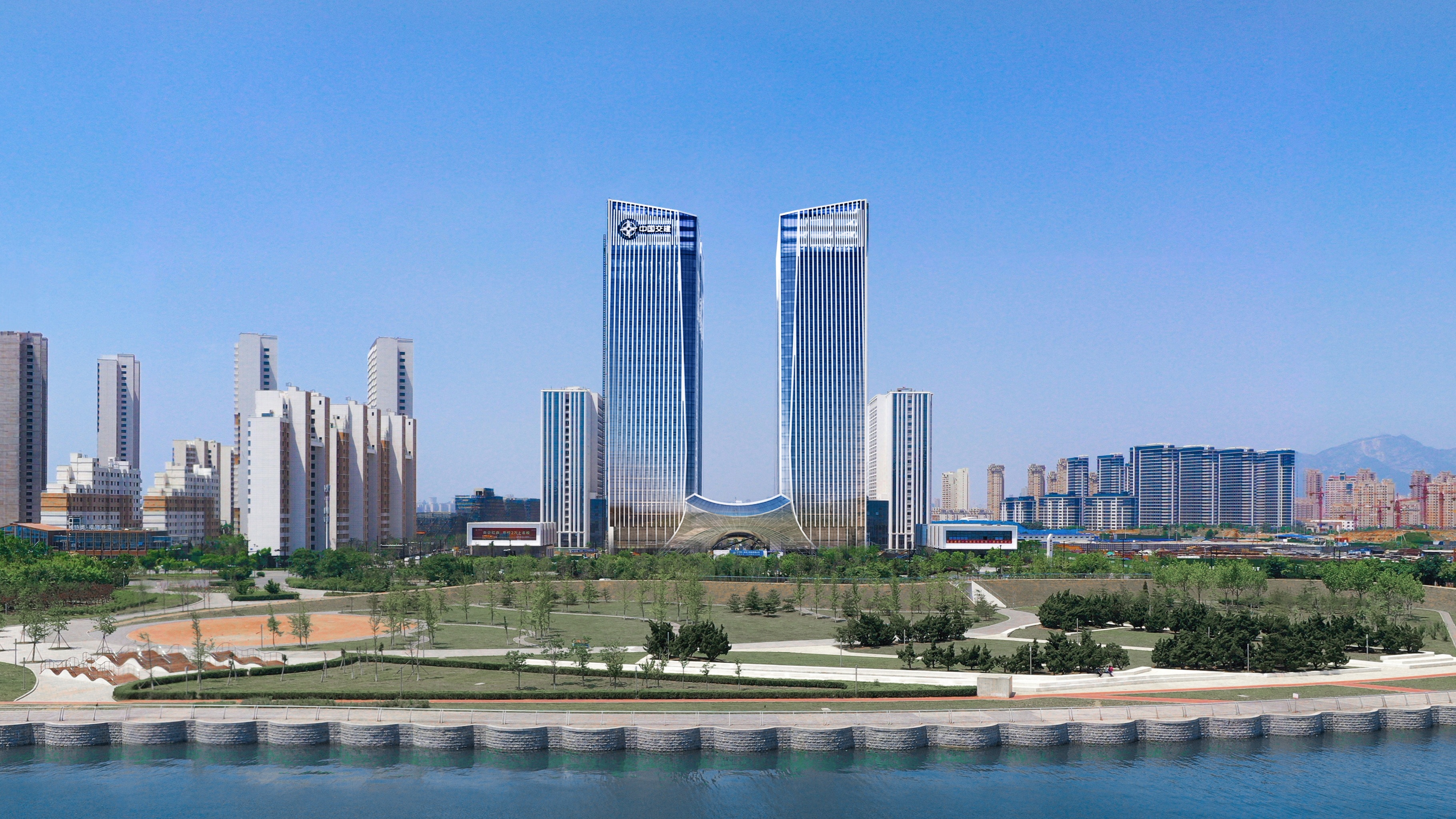 �����н���