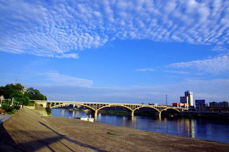 bd51b87f7d78f68700ced98bbc5e7883 益阳.jpg