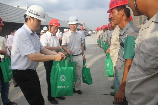 �ֹ����������ƿ���Ϊһ��ũ����ȥο��Ʒ.jpg