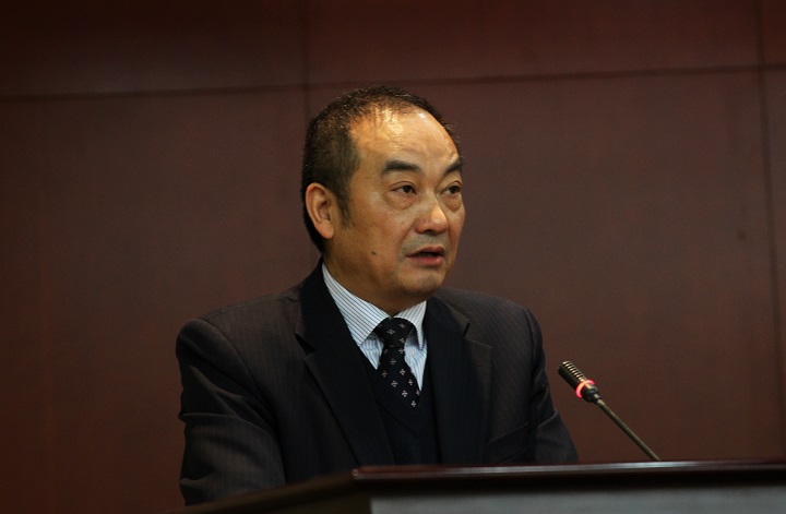 084d38a4a99183d317833f5cd4b0ea86 2 图为:王贤成作行政事情报告.jpg