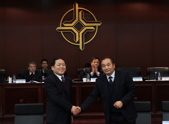 5bf4d3138fc8a9e278cb340ddc06e62a 6 图为:签署“1+3”整体条约.jpg